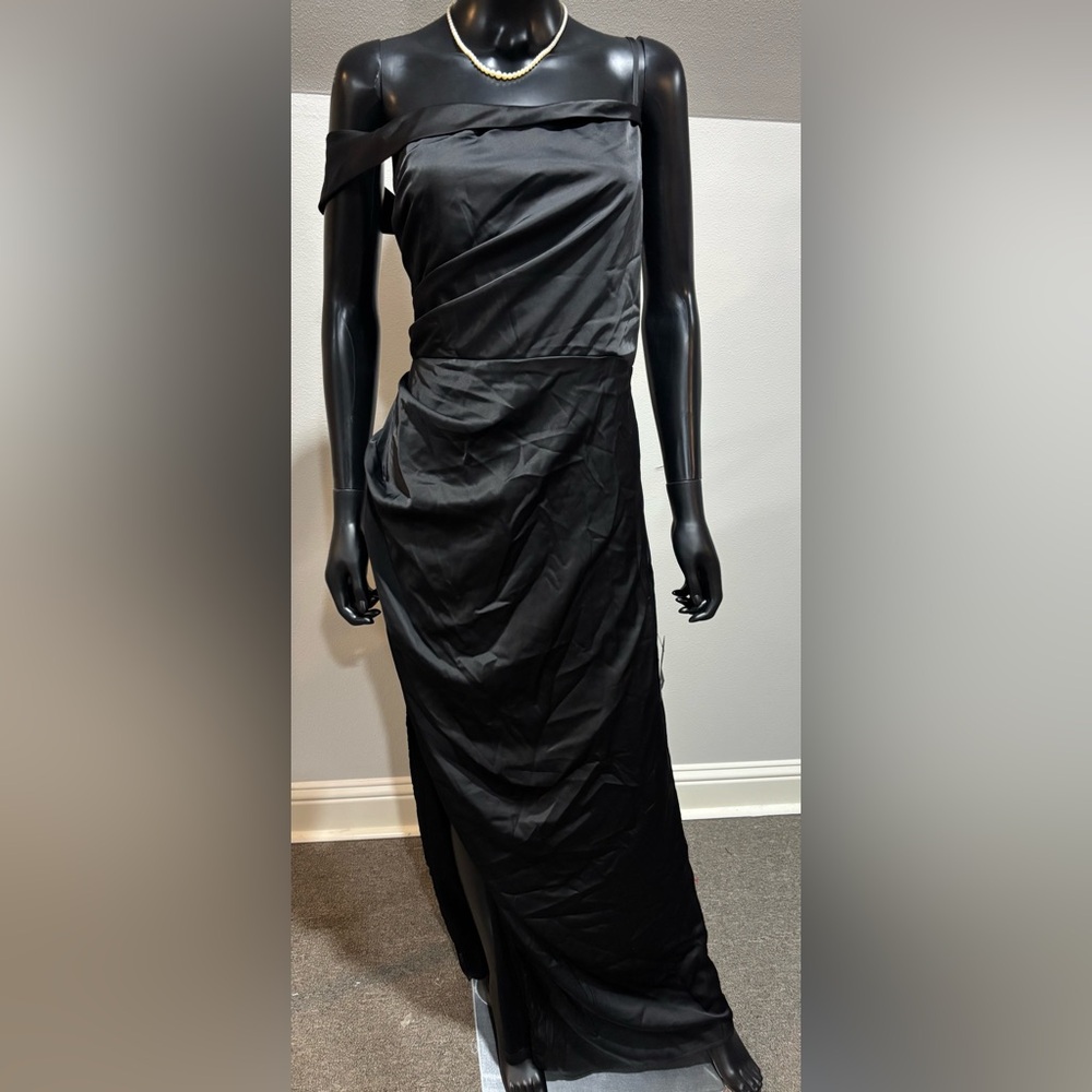 NWT Lulus Black Lavish Looks Satin Off Shoulder Strap Maxi Dress Sz XL